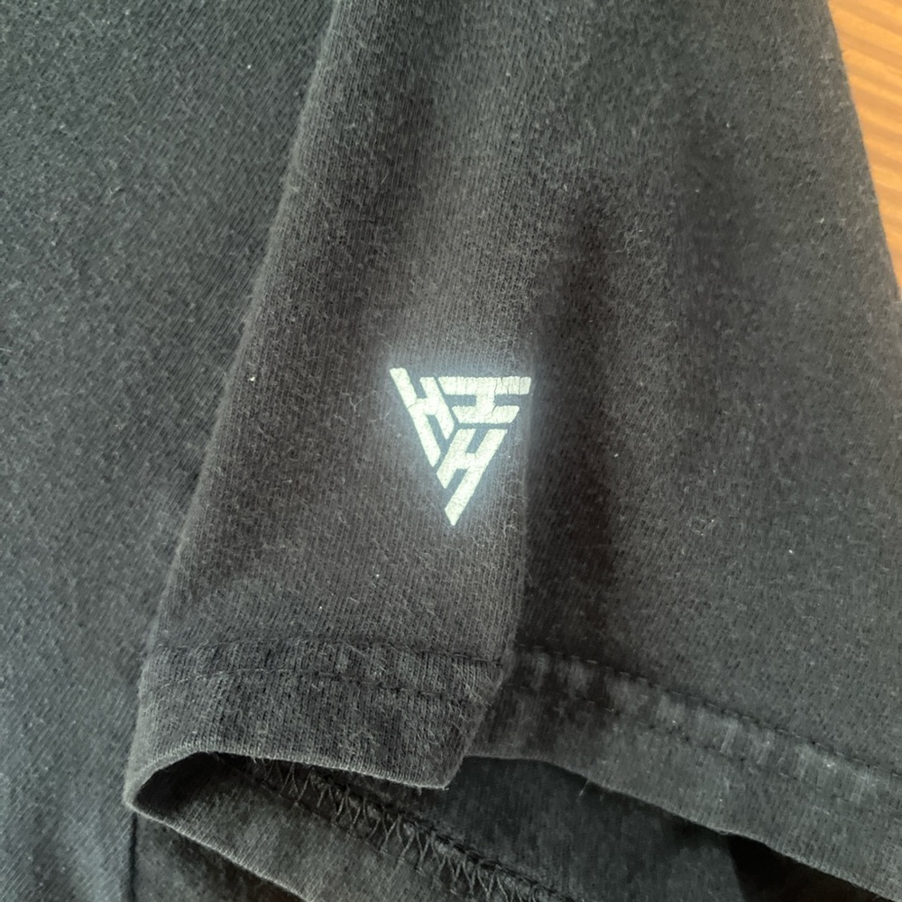 Hunter x Hunter Black Graphic Tee - Picture 4 of 5